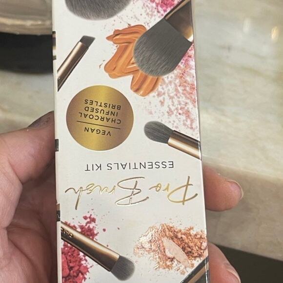 BDB Billion Dollar Beauty brushes set of 6 New in box - Picture 5 of 6